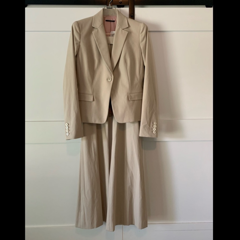 NWT! Elie Tahari Birch Suit from Saks Fifth Avenue